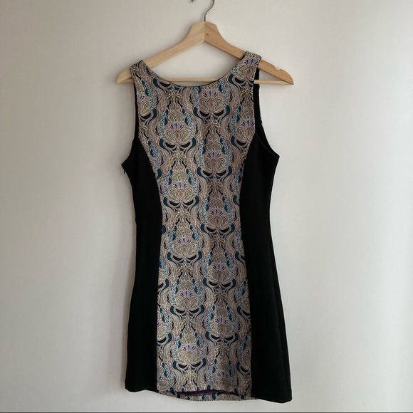 Vintage Bodycon Mini Dress with Embroidery Detail - Picture 4 of 5